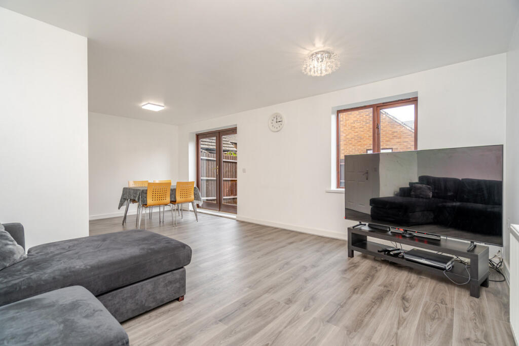 House in Milton Keynes, Broughton Gate, Broughton and Milton Keynes - More