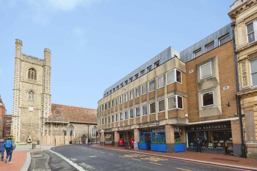 2-bed flat on 6 The Forbury, Reading, RG1, £350,000