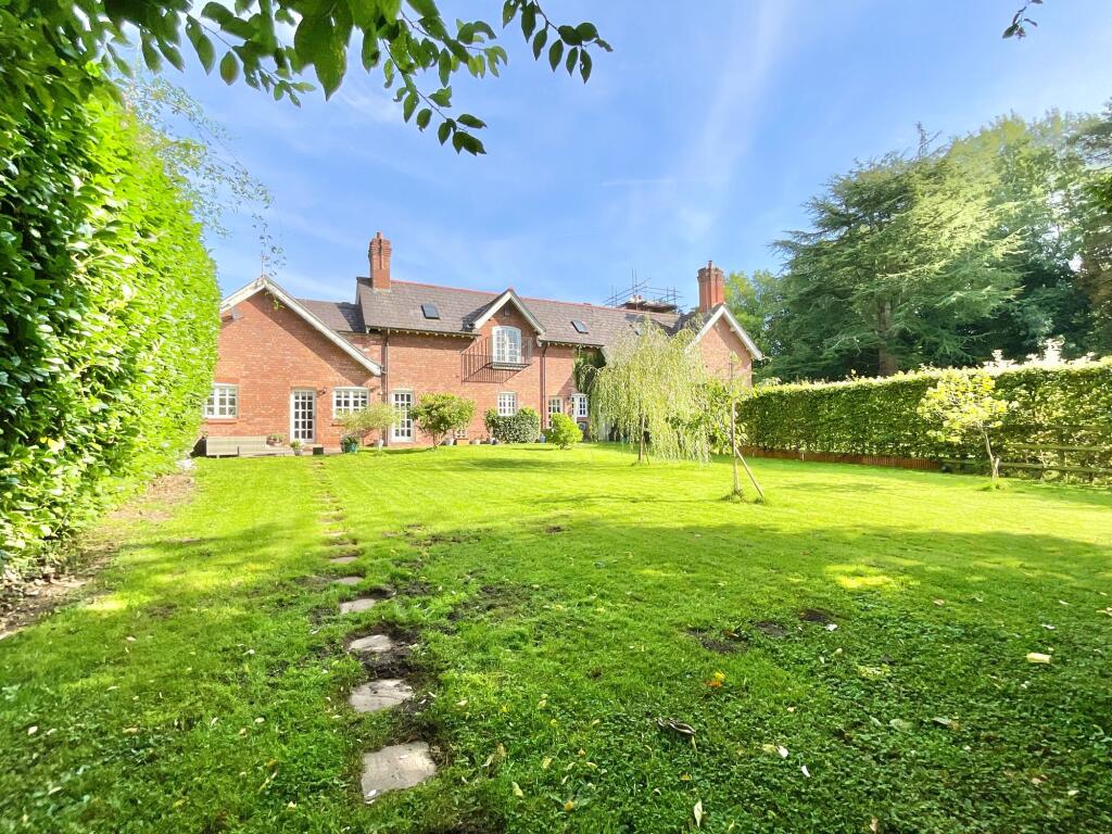 House in Stafford, Standon - View 4