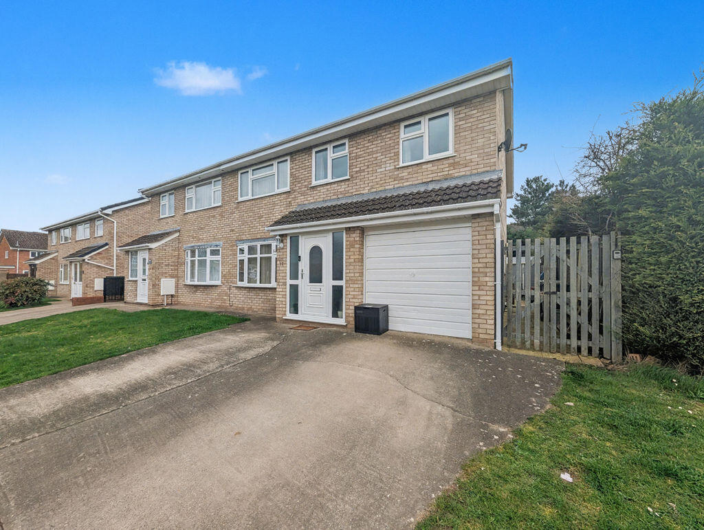 4-bed semi-detached on Chaffinch Way, Sundorne Grove, Shrewsbury, SY1 4TR, £325,000