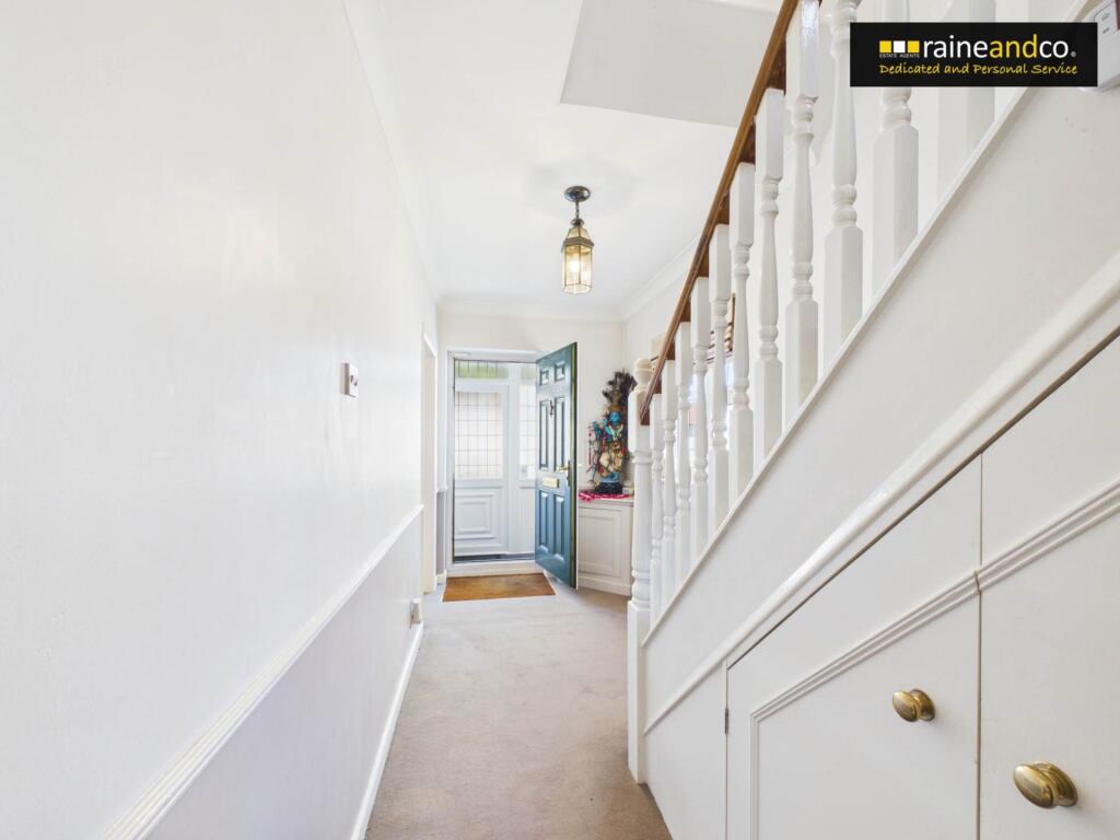 House in Potters Bar, Ganwick Corner - View 4