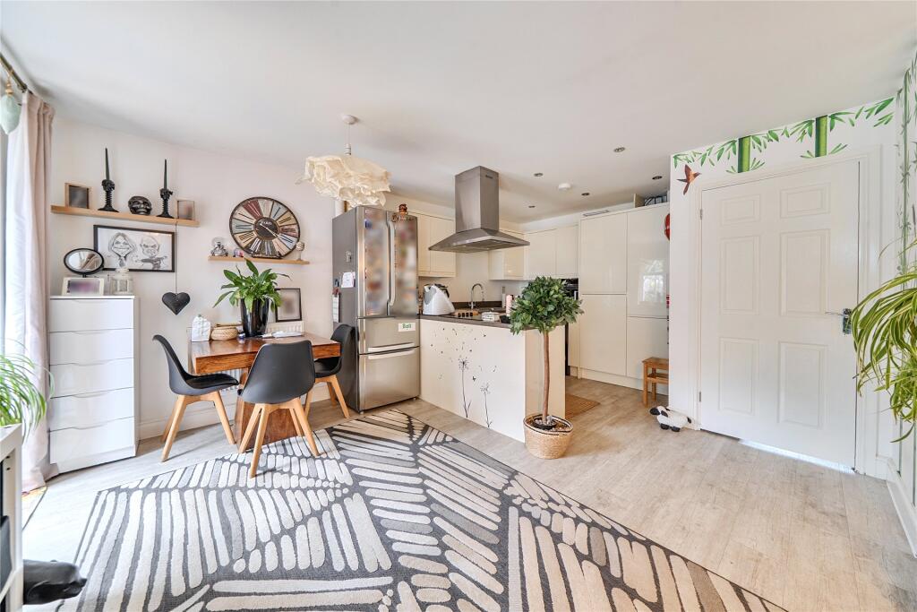 House in Milton Keynes, Bradville, Stantonbury - More