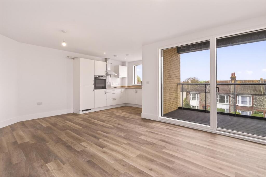 House in Worthing, West Sussex - View 2