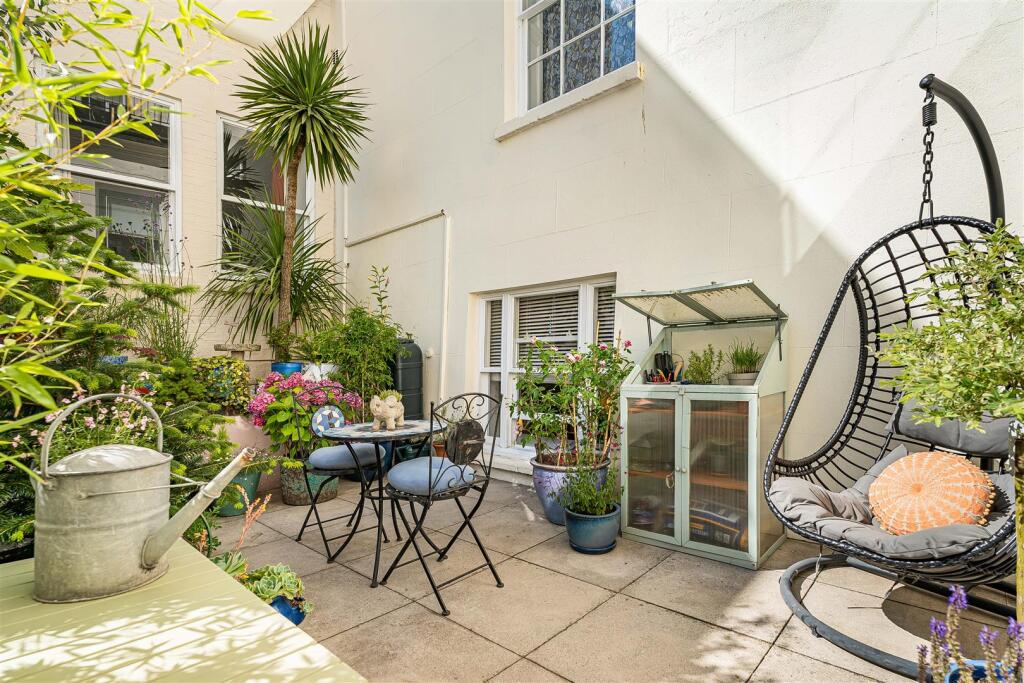 Apartment in Gloucester - View 5