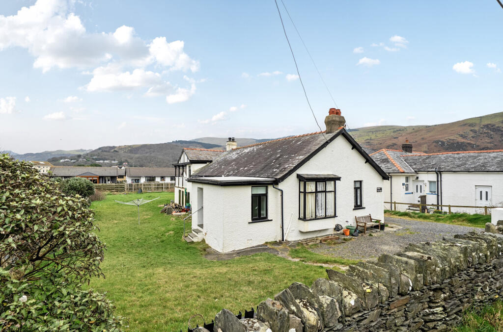 Main image of property: Penrhyn Drive South, Fairbourne, Gwynedd, LL38