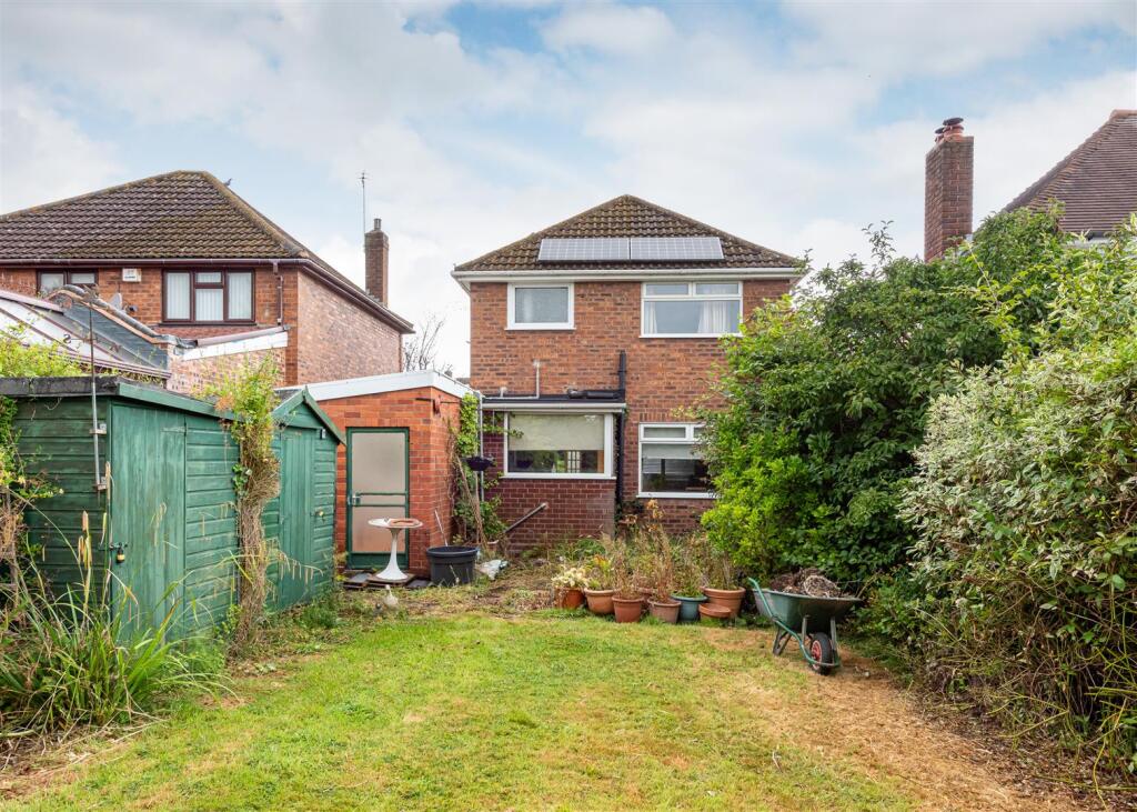 26 Elliotts Lane, Codsall, Wolverhampton, WV8 1PG photo 3
