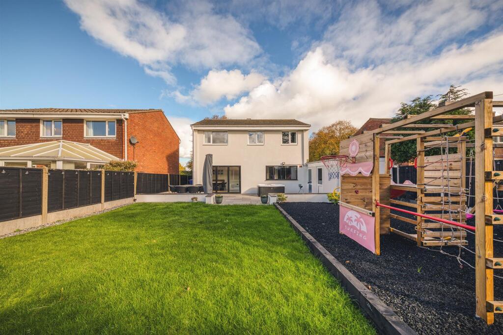 Chatsworth Drive, Tutbury, Burton-On-Trent photo 3