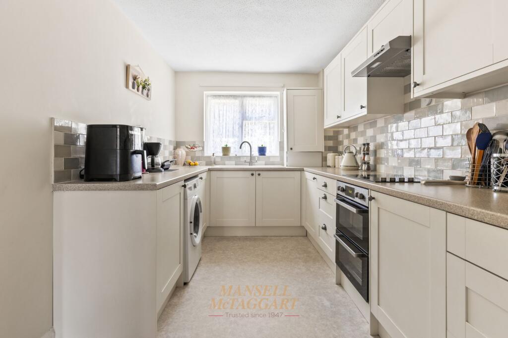 Apartment in Crawley, West Sussex - View 3