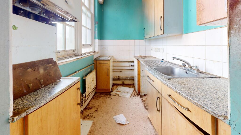 Apartment in London, Browning Estate, Walworth - More