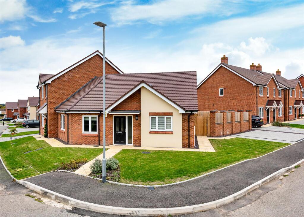 2-bed bungalow on 28 Cobham Close, Wrottesley Village, Wolverhampton, WV6 7JB, £345,000