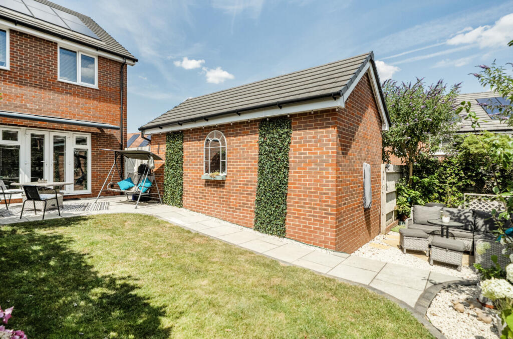 Porthcawl Drive, Binfield, Bracknell, Berkshire, RG42 - View 6