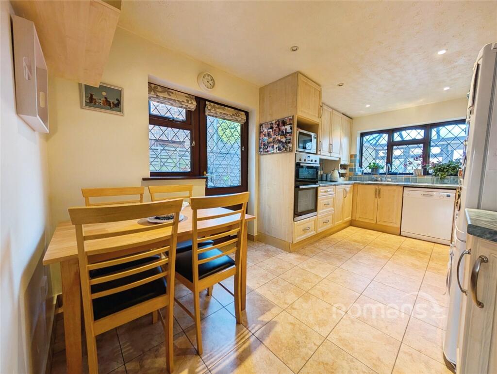 Tiptree Close, Lower Earley, Reading photo 3