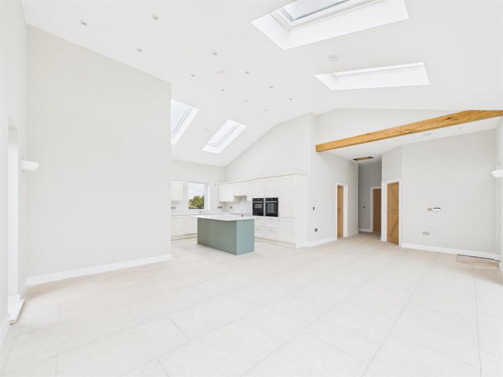 House in Swadlincote, Shortheath, Overseal - View 3
