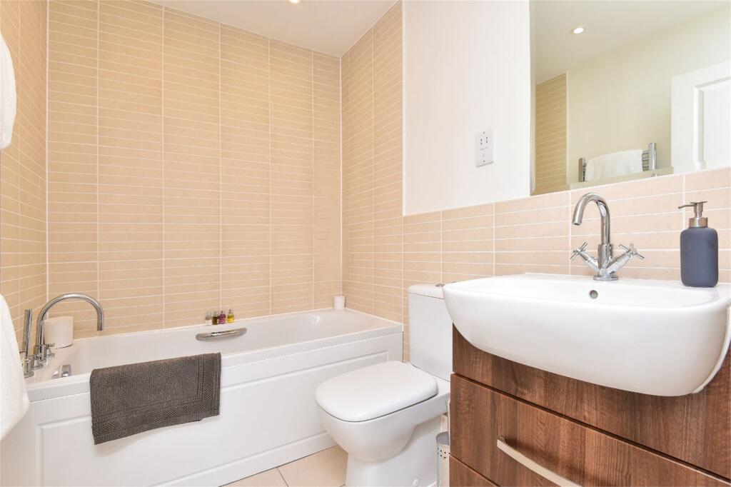 Apartment in Southampton - View 4
