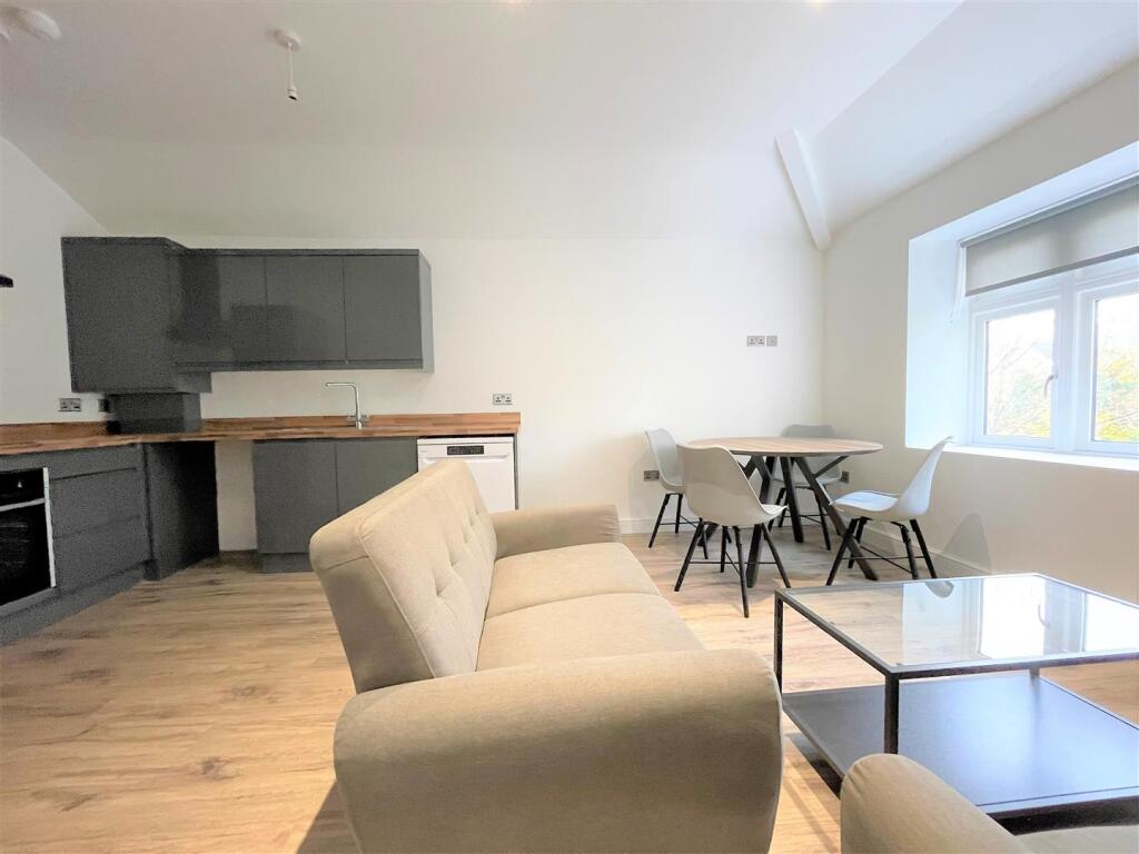 Apartment in Sefton, Liverpool City Region - View 5