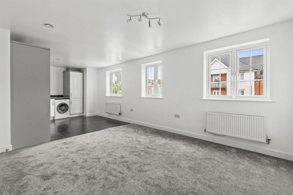 Grange Drive, High Wycombe (no Chain) photo 4