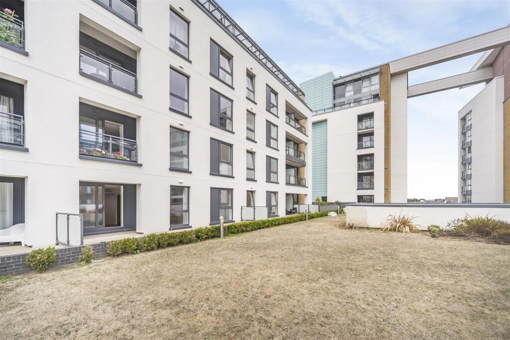Douglas House, Ferry Court, Cardiff photo 2