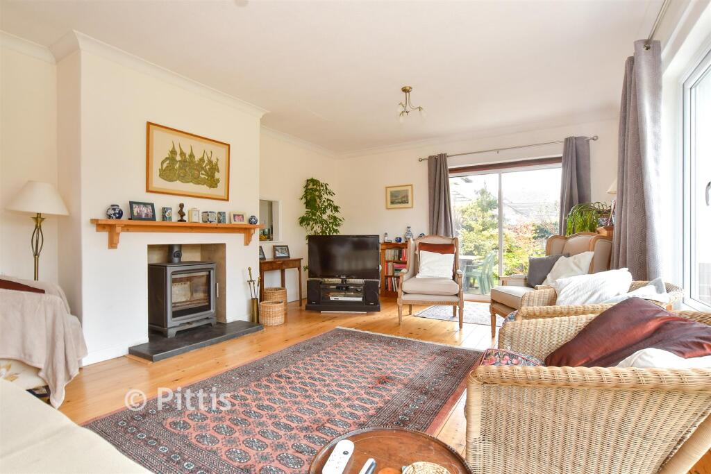 Afton Road, Freshwater, Isle of Wight photo 3