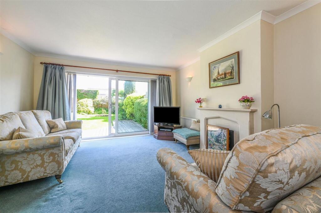 Crosbie Close, Chichester, PO19 photo 2
