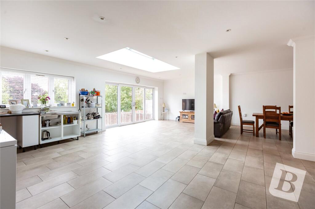Boundary Road, Upminster, RM14 photo 4