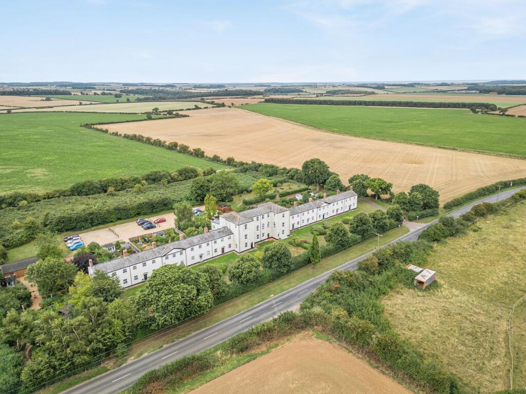 Main image of property: Smart and Ready-To-Use Bolt Hole Apartment with No Onward Chain in Docking