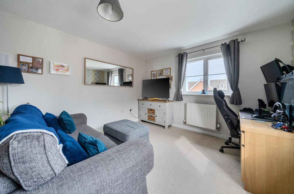 Apartment in Bracknell, Jennett's Park, Hanworth - View 3