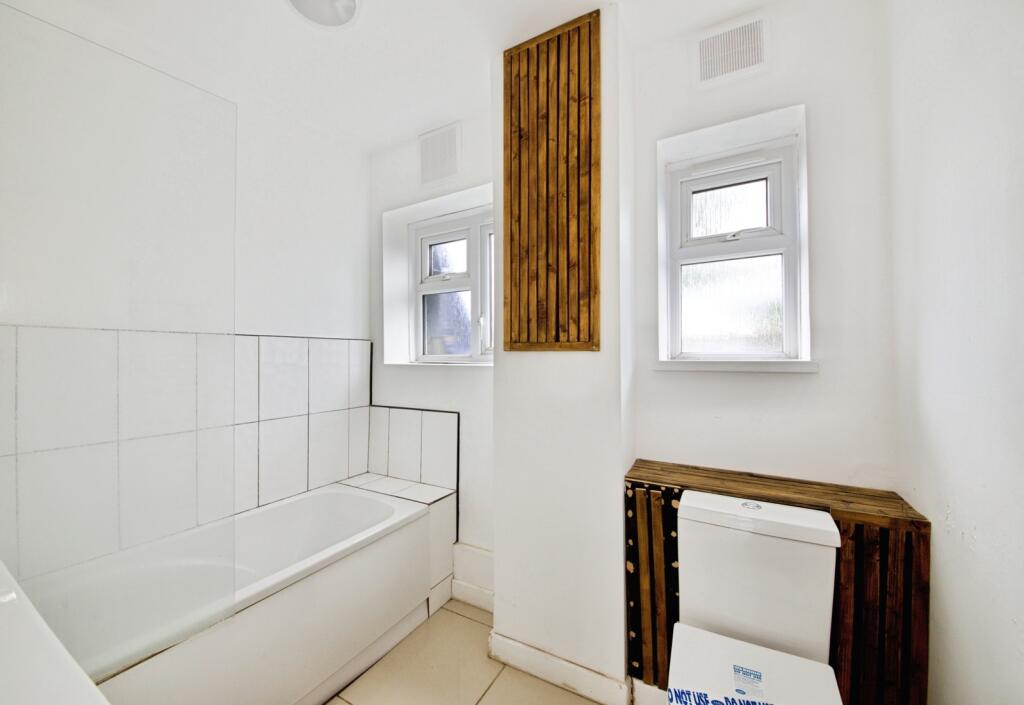 Apartment in Enfield - View 5