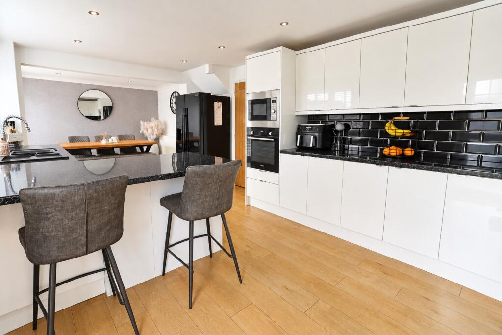 House in Luton - View 5