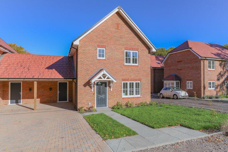 2-bed detached on Beacon Bottom, Southampton, £415,000