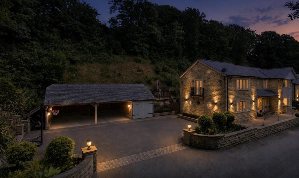 Main image of property: Ashton House, 1 Blackbrook Court, Off Mill Hill Lane, Brighouse, HD6 2RP