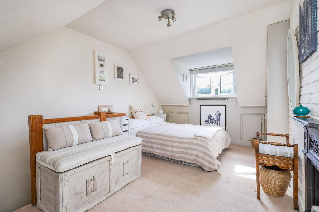 House in East Hampshire, Greatham - View 5