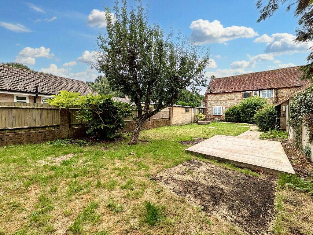 8-10 Newlands Cottages, Coulsdon Common, Caterham, Surrey, CR3 photo 2