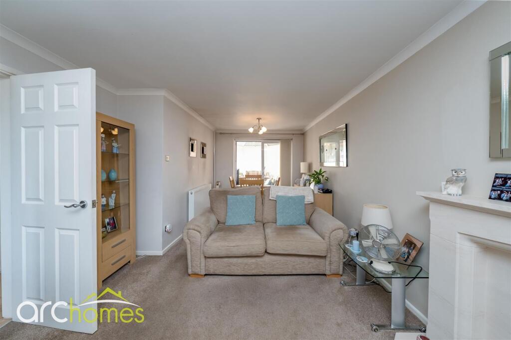 House in Wigan, Hindsford - More