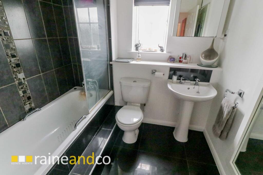 Apartment in St Albans - View 4
