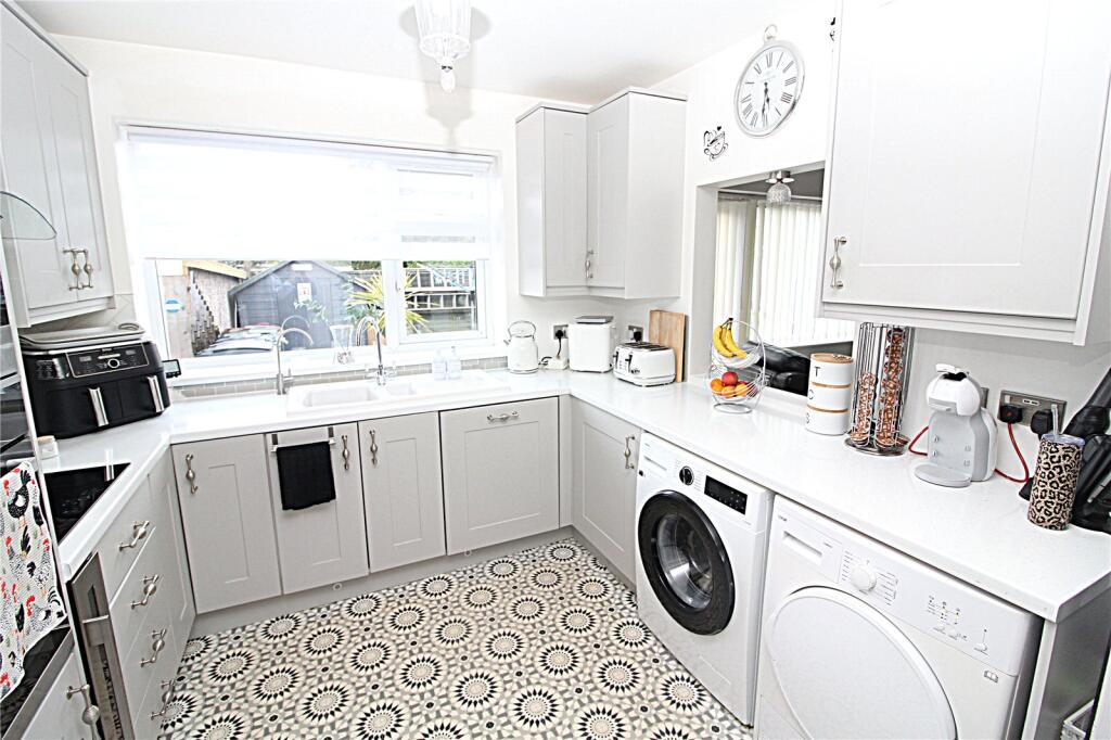 Red Hall Walk, Leeds, West Yorkshire, LS14 photo 4
