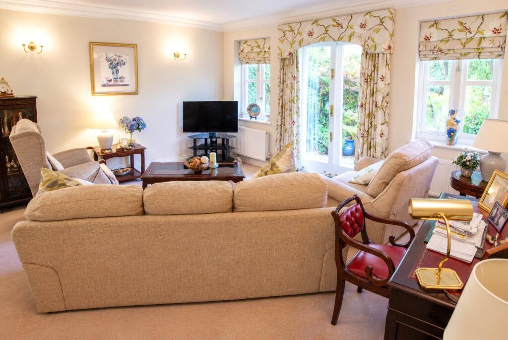House in Hart, Hartley Wintney - View 4