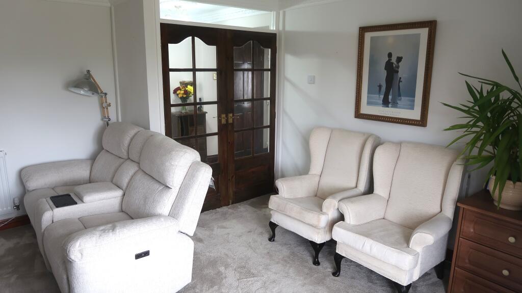 Shannon Close, Pontllanfraith, Caerphilly County Borough photo 4