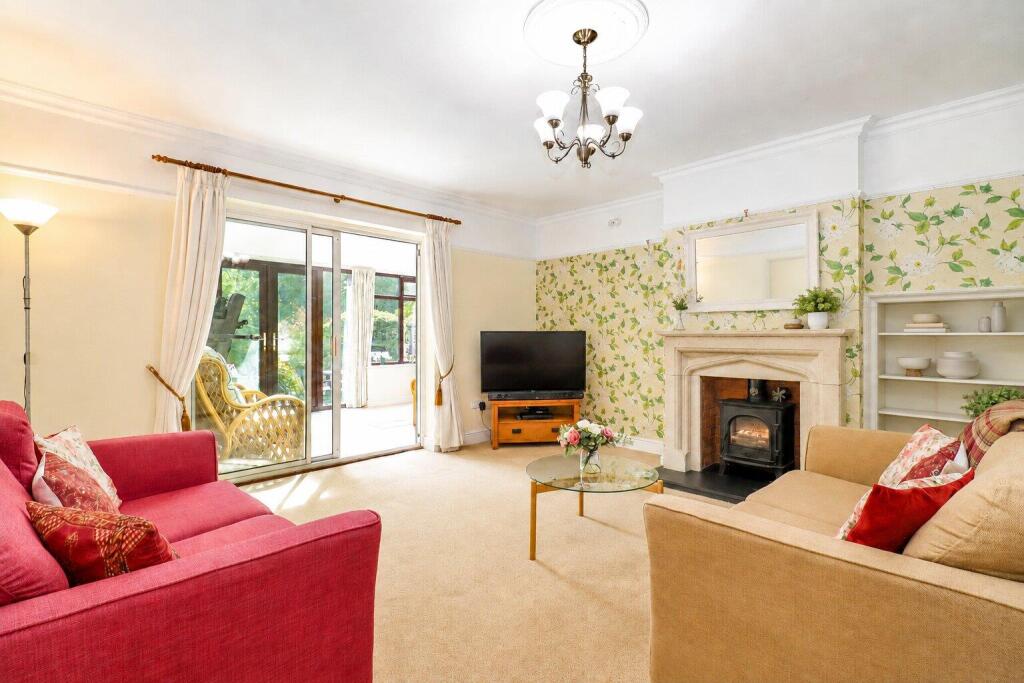 House in Wakefield, Pledwick - View 2