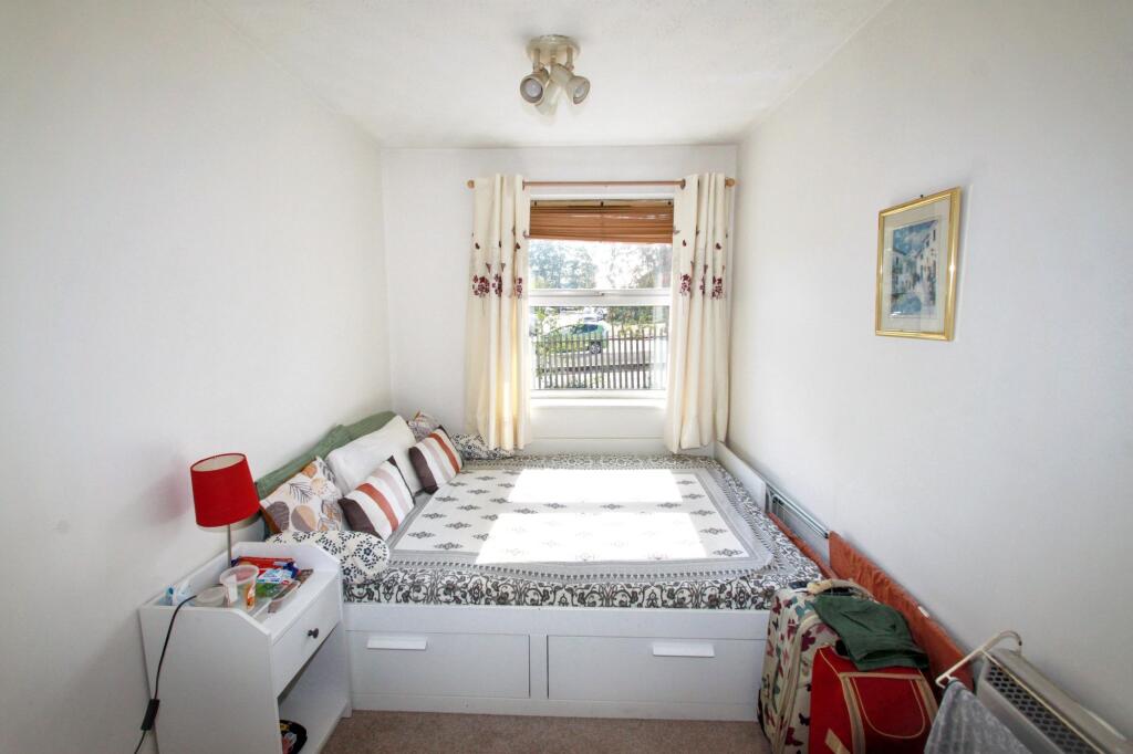 Apartment in Ilford - View 4