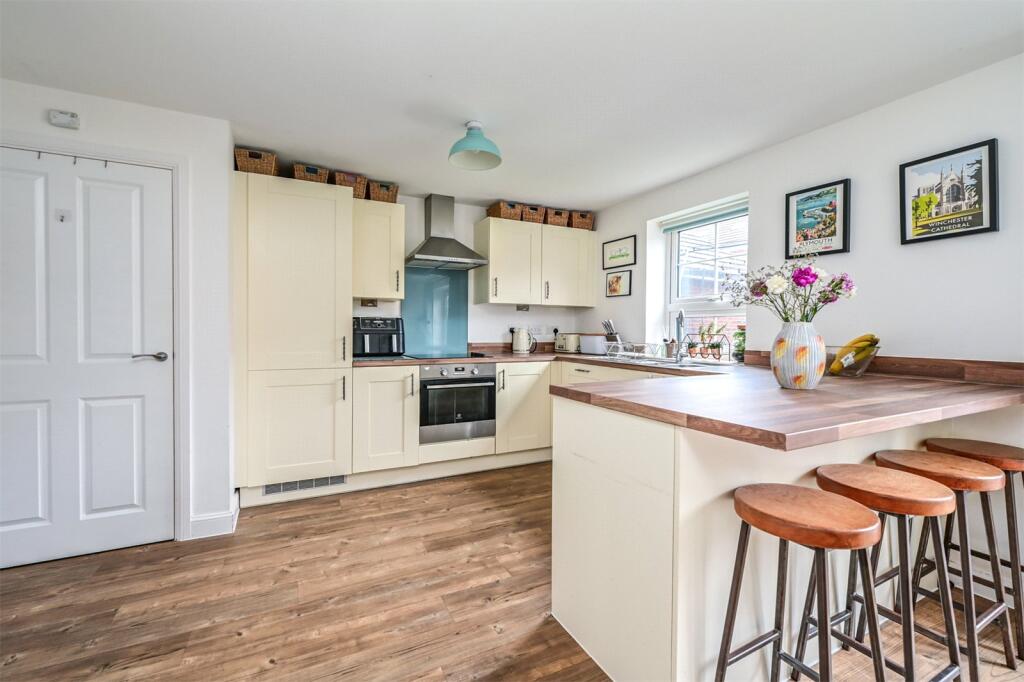 Viney Close, Hook, Hampshire, RG27 - View 3