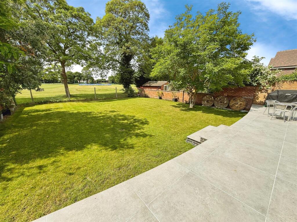 Loxley Road, Stratford-Upon-Avon photo 2