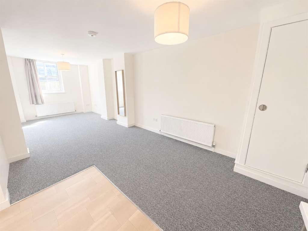 Apartment in Hove, Brunswick - View 2
