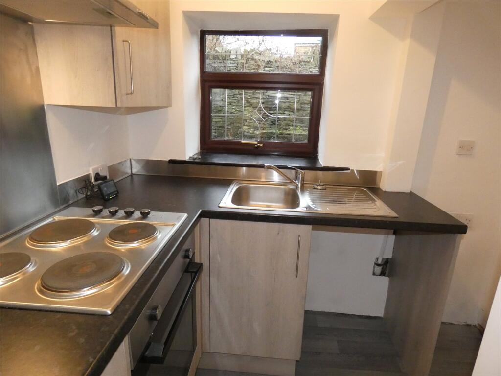 House in Halifax - View 5