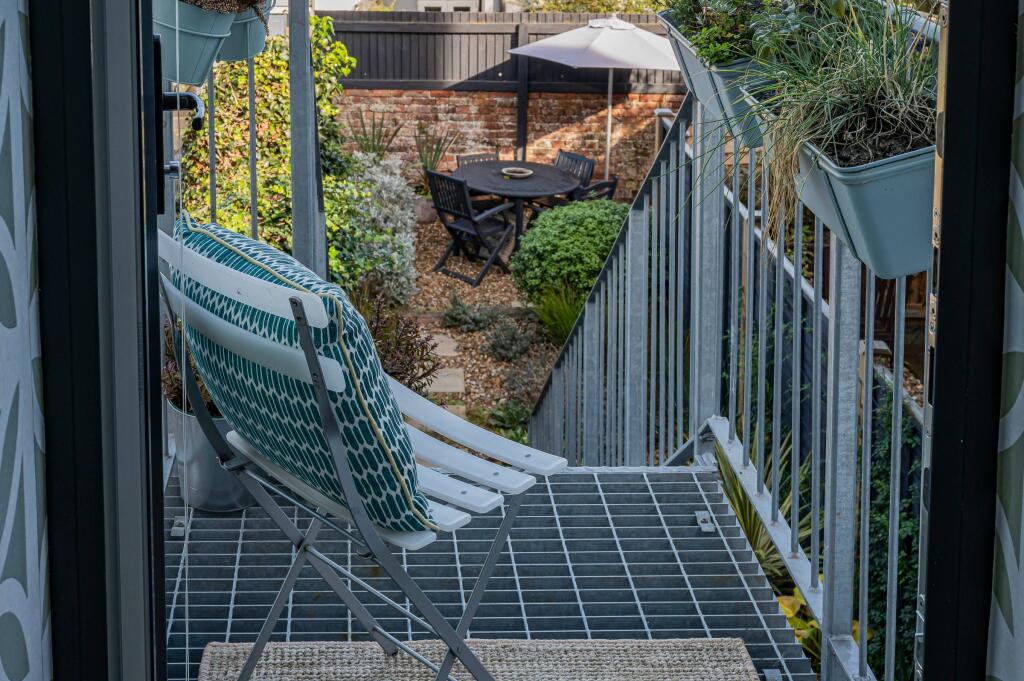 Apartment in Lewes, Newhaven - View 5