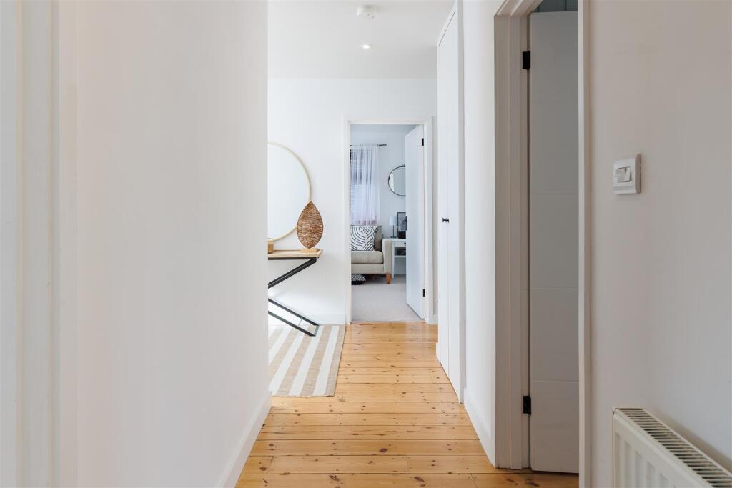 CLOSE TO BEACH - Culver Way, Sandown - View 6