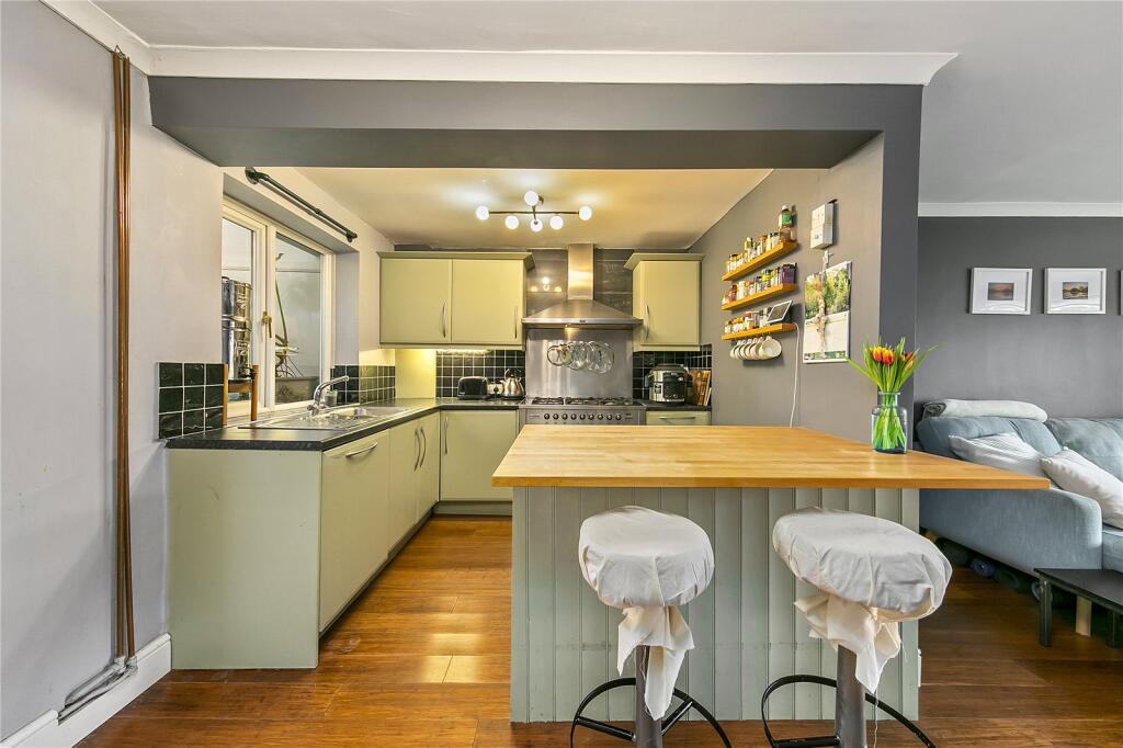 Elizabeth Gardens, Sunbury On Thames - Vista 5