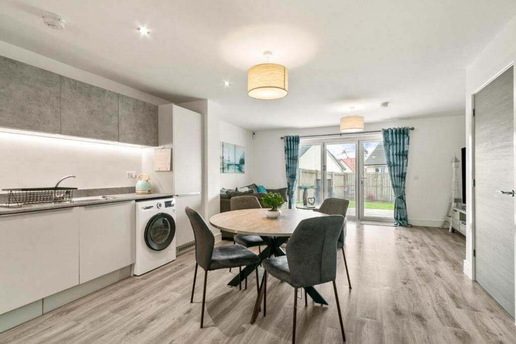 House in Glasgow - More