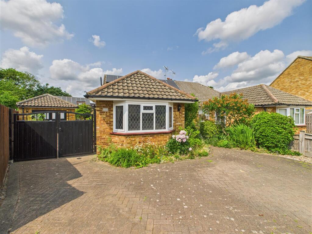 4-bed house on Orchard Close, Chelmsford, £525,000