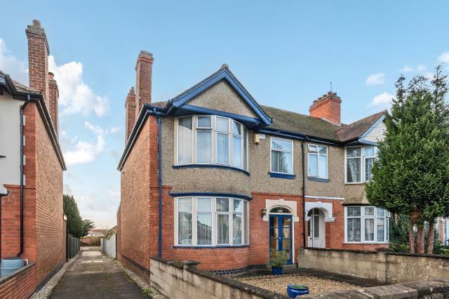 3-bed semi-detached on Fern Hill Road, Oxford, £425,000