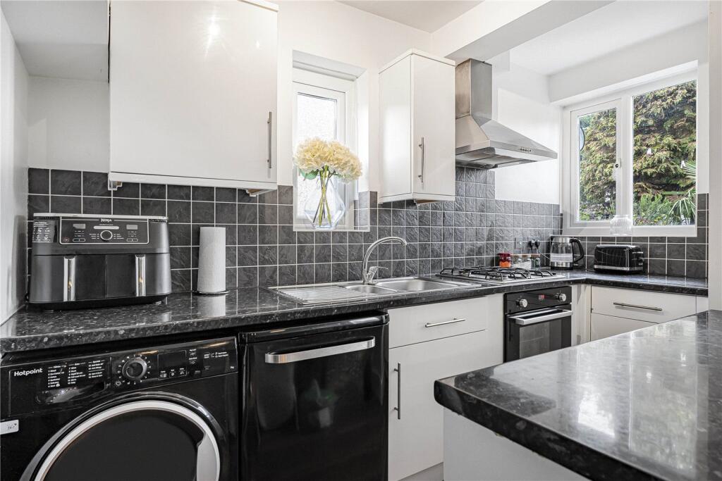 House in London - View 3